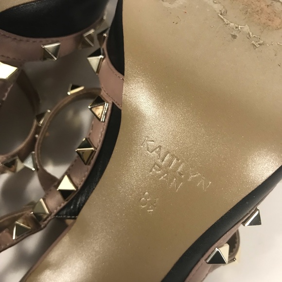 โSildโ Kaitlyn Pan Pointed Toe Studded Pump - Picture 8 of 8